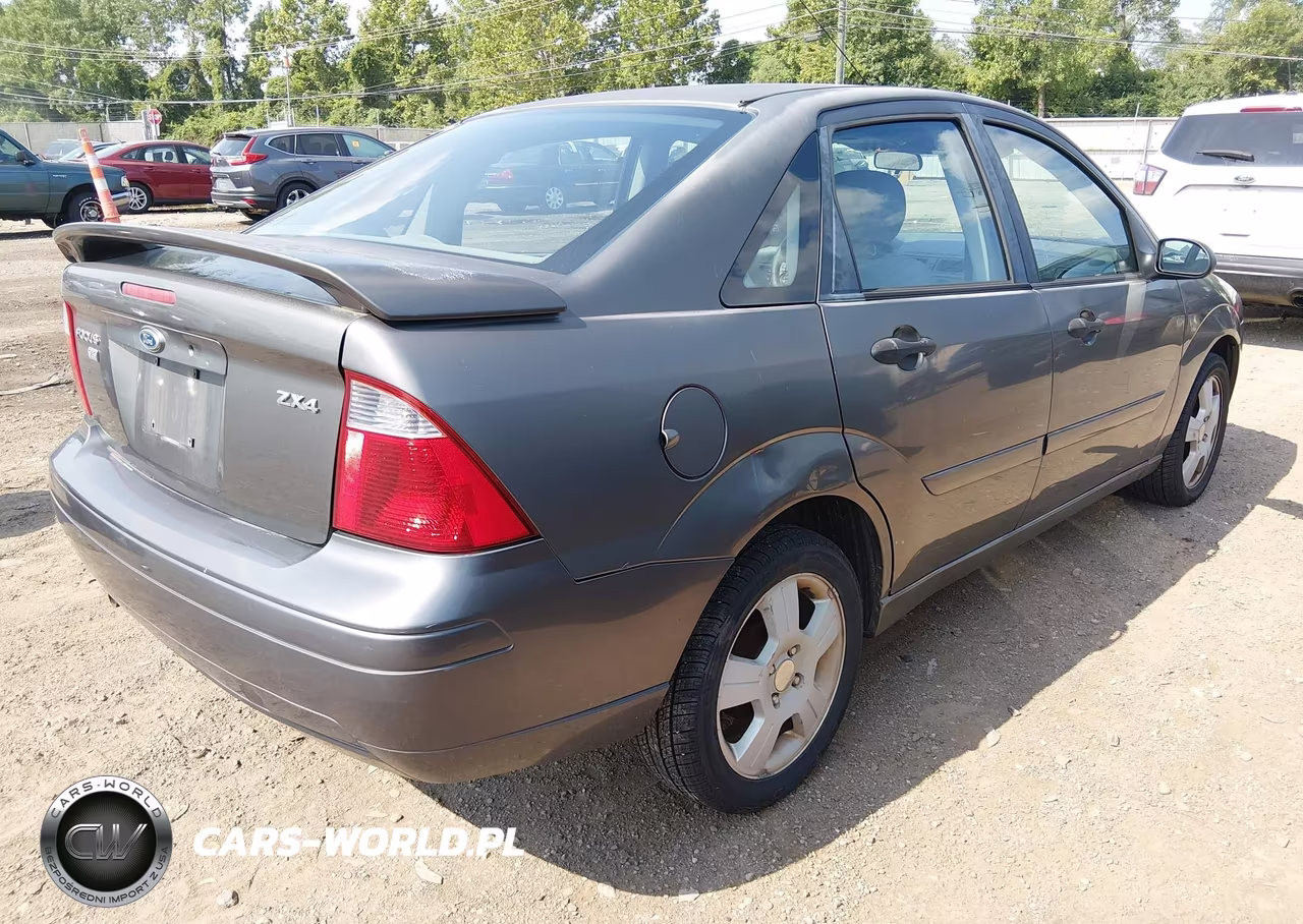 2005 Ford Focus Zx4 VIN:1FAFP34N95W272666 - 4