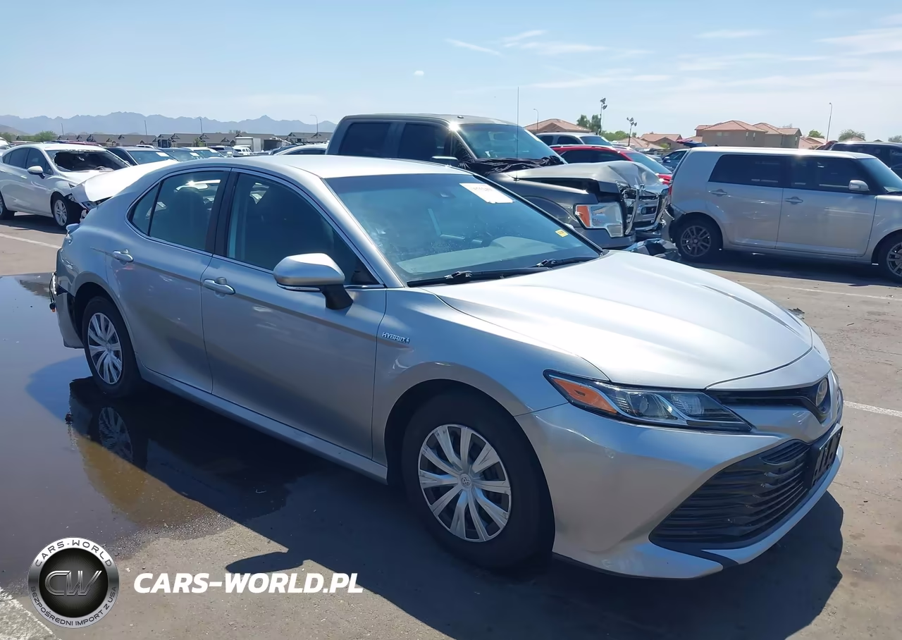 2020 Toyota Camry Le Hybrid – zdjęcie 1 z 16