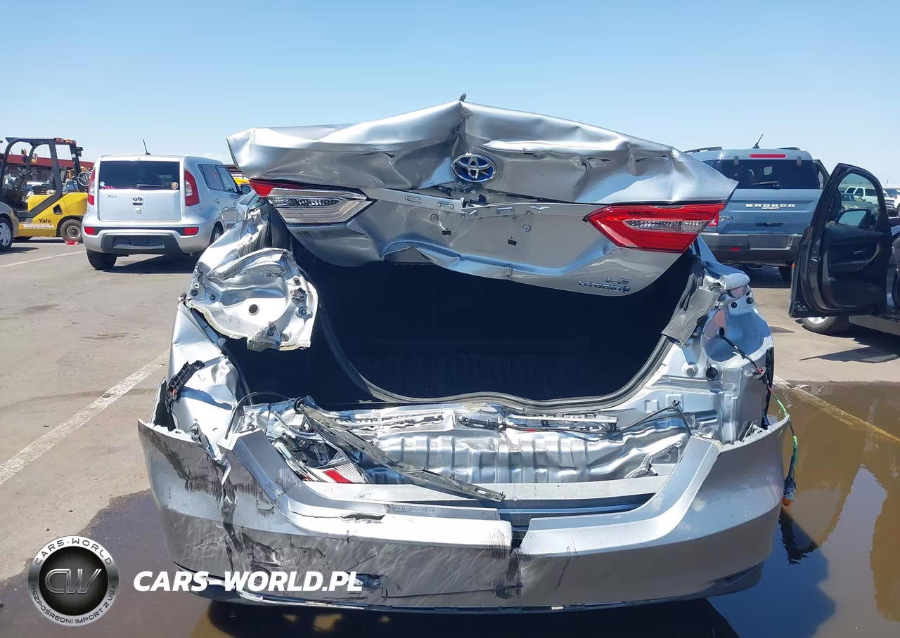 2020 Toyota Camry Le Hybrid VIN:4T1L31AK0LU530942 - 16