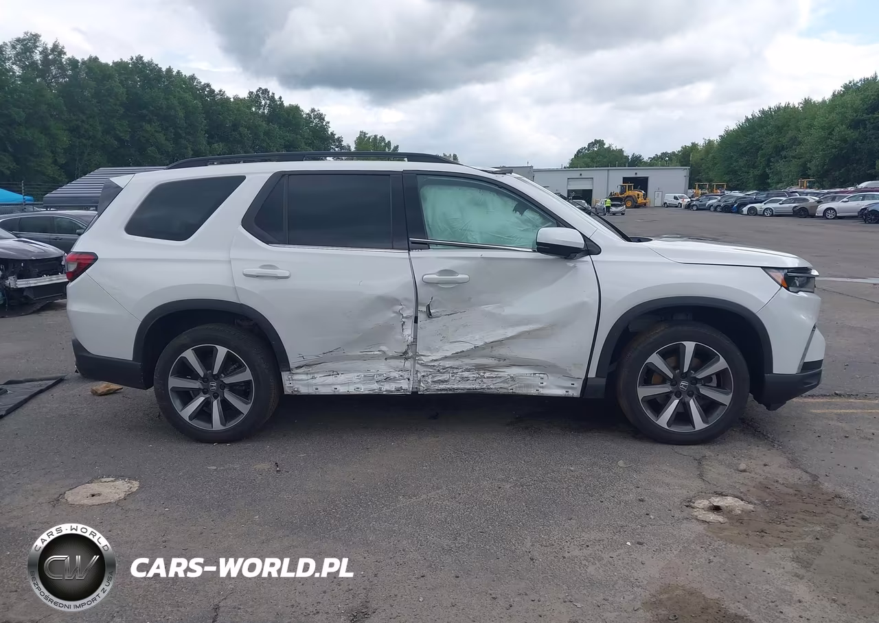 2025 Honda Pilot Touring VIN:5FNYG1H76SB002488 - 12