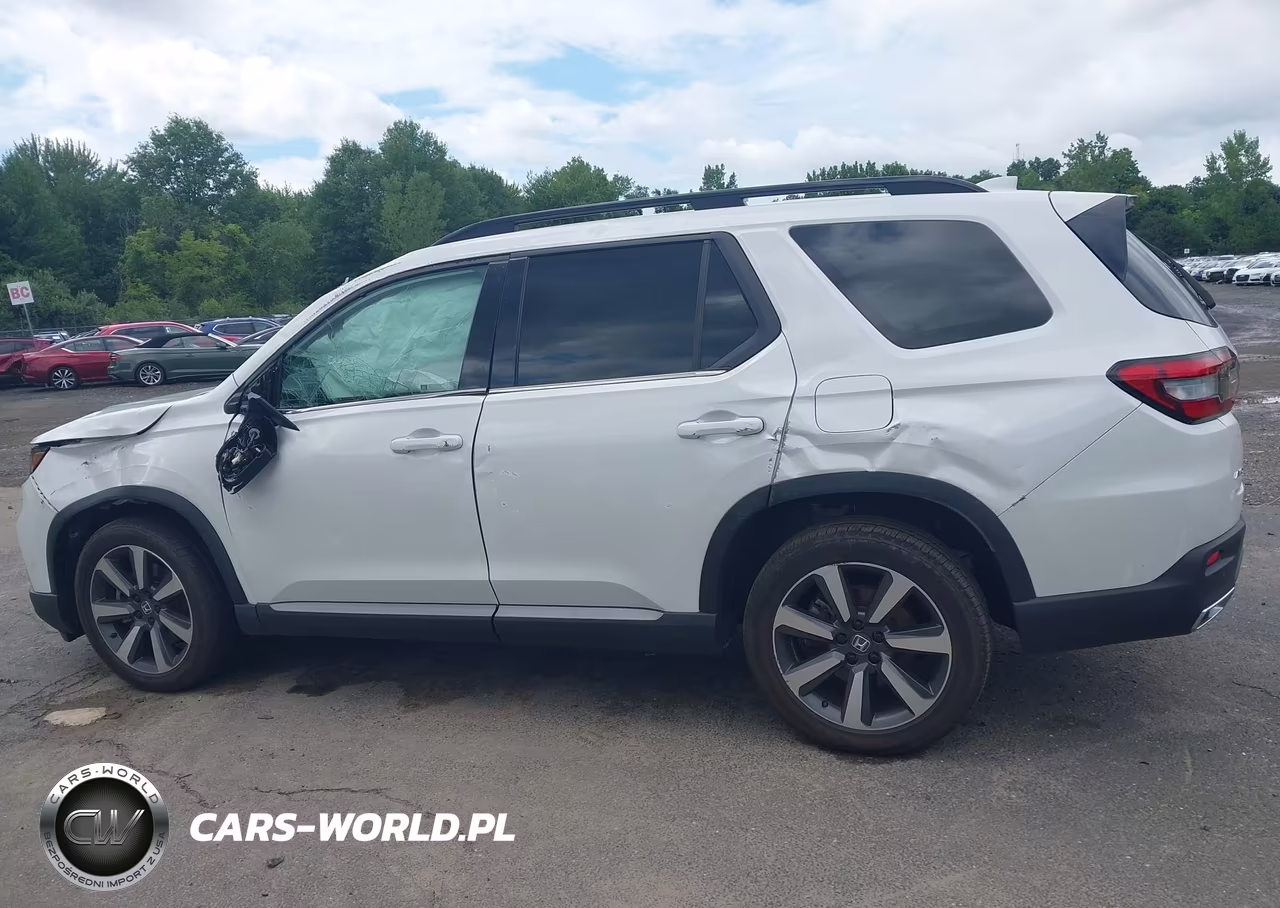 2025 Honda Pilot Touring VIN:5FNYG1H76SB002488 - 13
