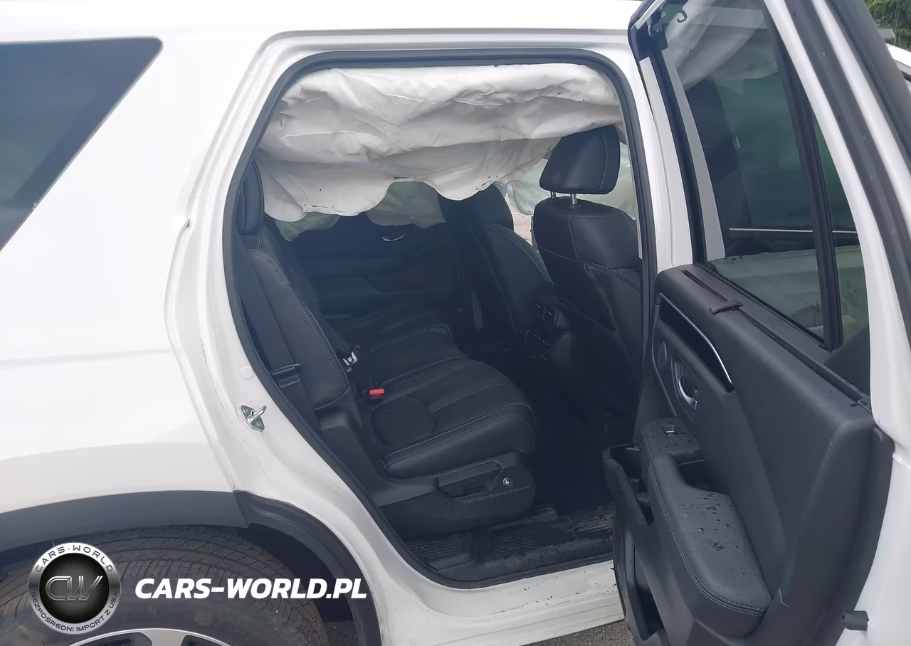 2025 Honda Pilot Touring VIN:5FNYG1H76SB002488 - 8