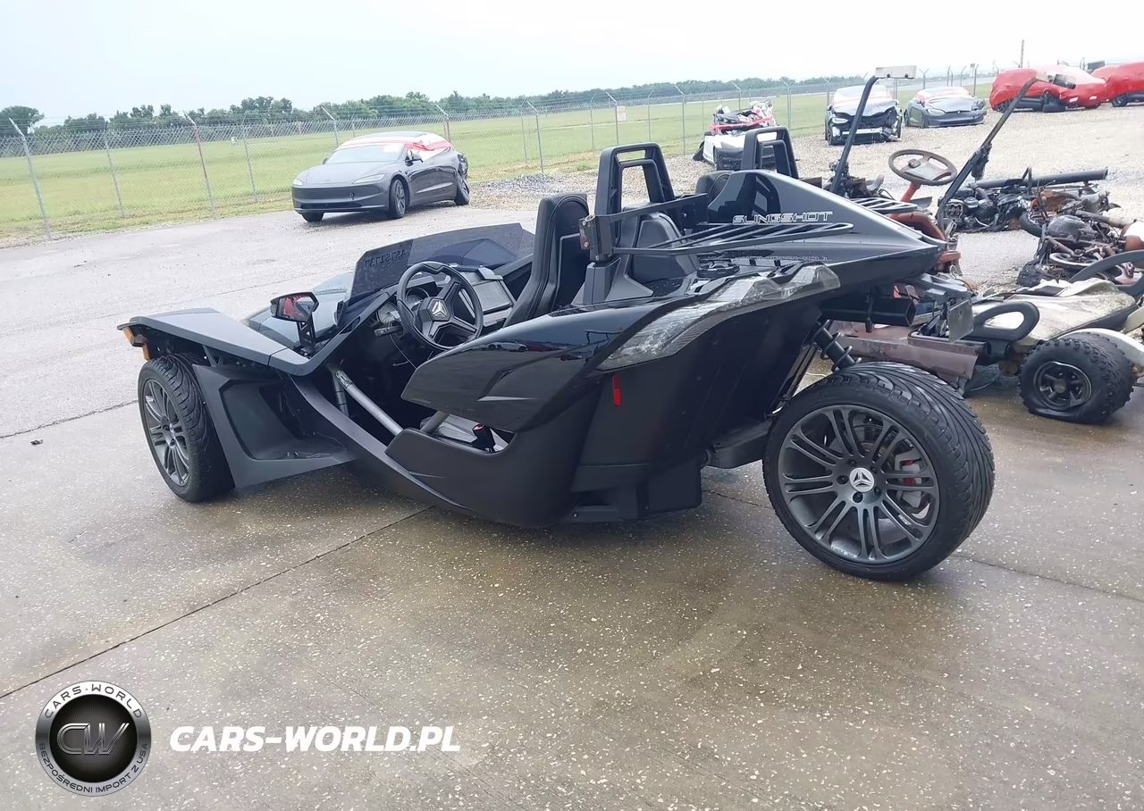 2018 Polaris Slingshot VIN:57XAASFA2J8126710 - 3
