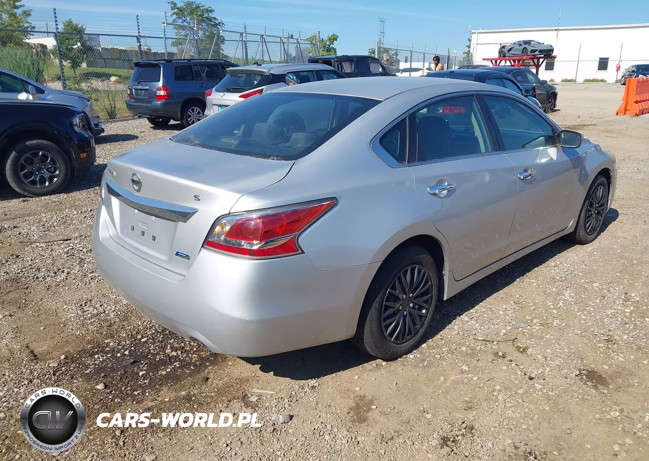 2014 Nissan Altima 2.5 S VIN:1N4AL3APXEN255330 - 4