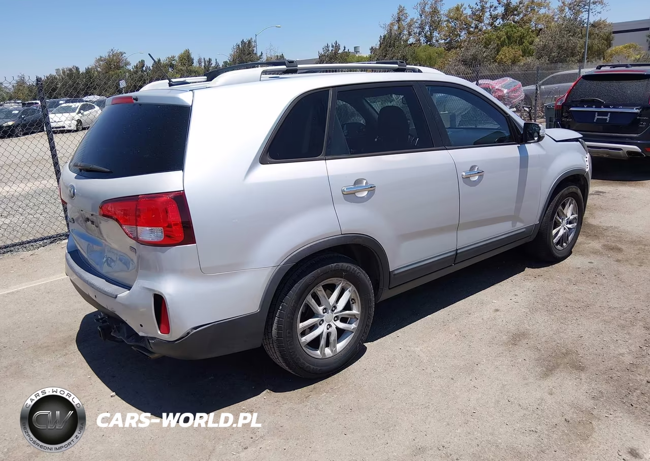 2014 Kia Sorento Lx V6 VIN:5XYKT4A71EG458473 - 4