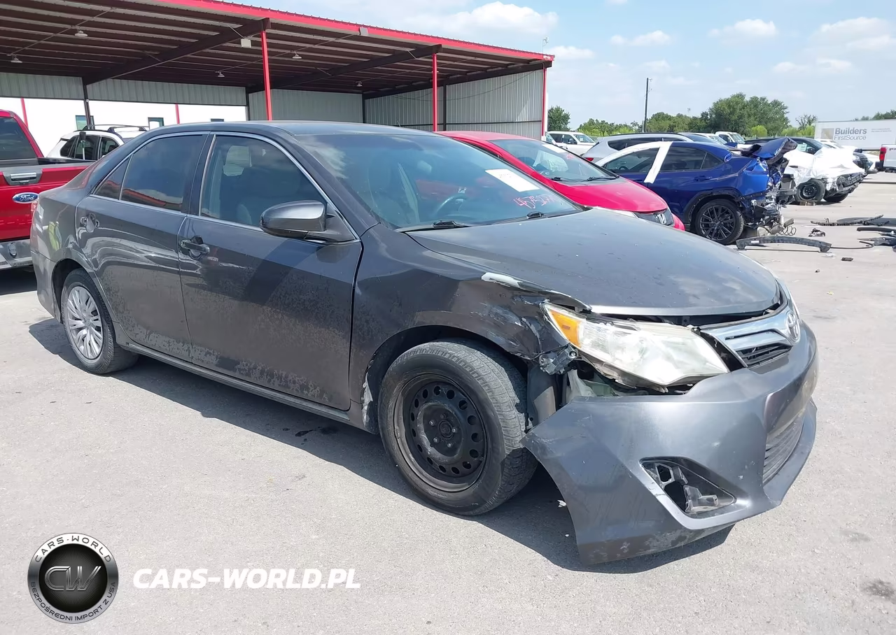 2013 Toyota Camry Le – zdjęcie 1 z 16