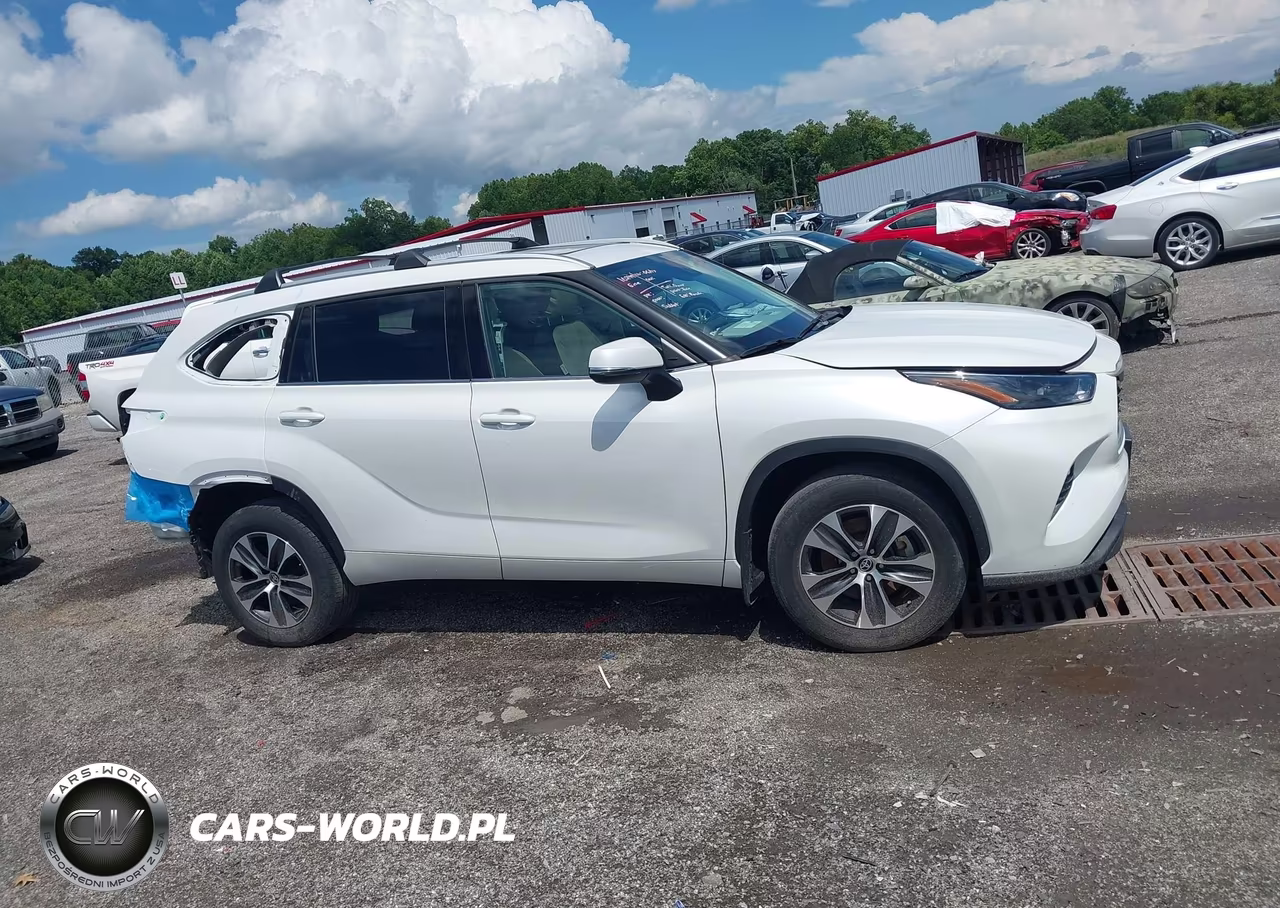 2022 Toyota Highlander Xle VIN:5TDHZRBH8NS163757 - 13