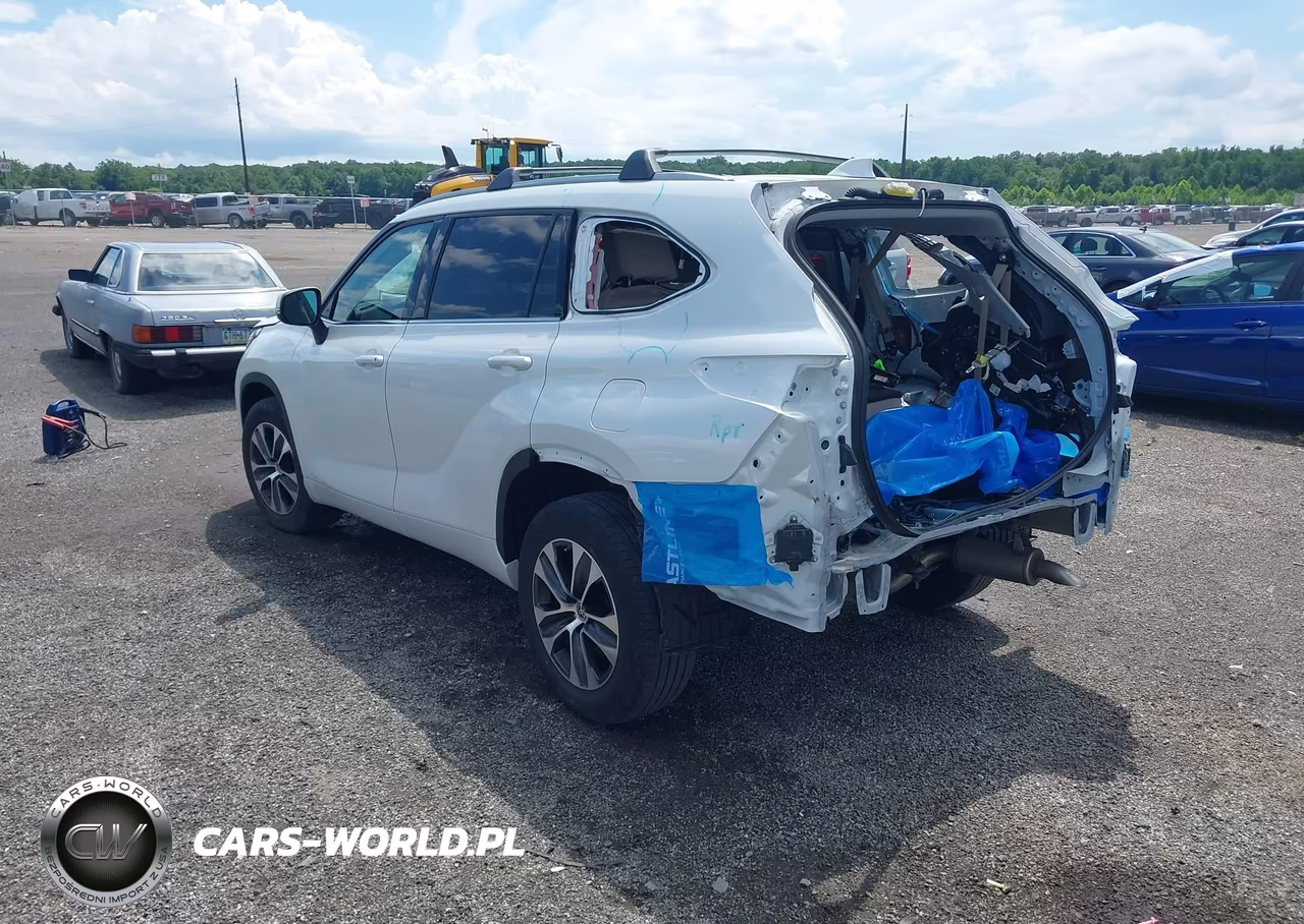 2022 Toyota Highlander Xle VIN:5TDHZRBH8NS163757 - 3