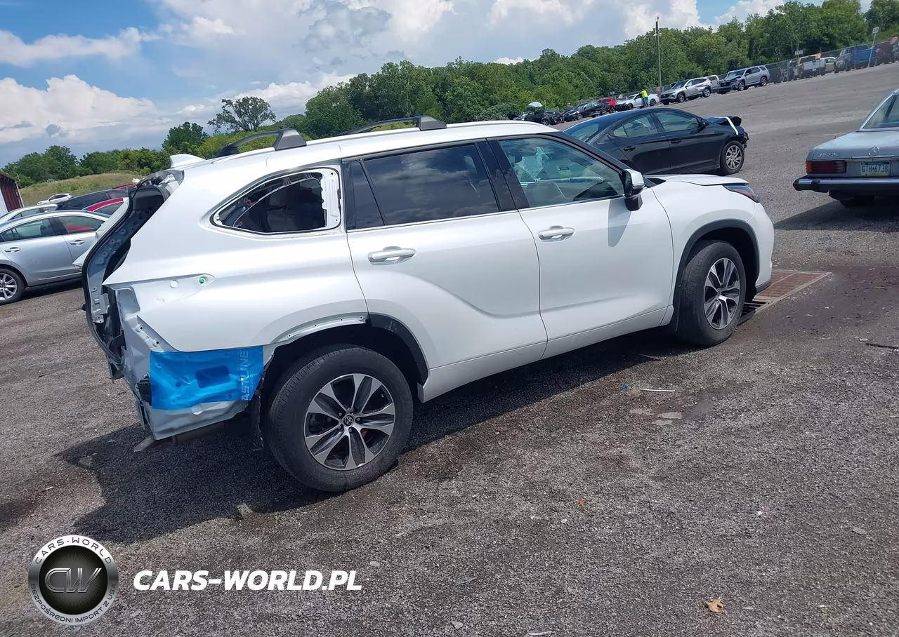2022 Toyota Highlander Xle VIN:5TDHZRBH8NS163757 - 4