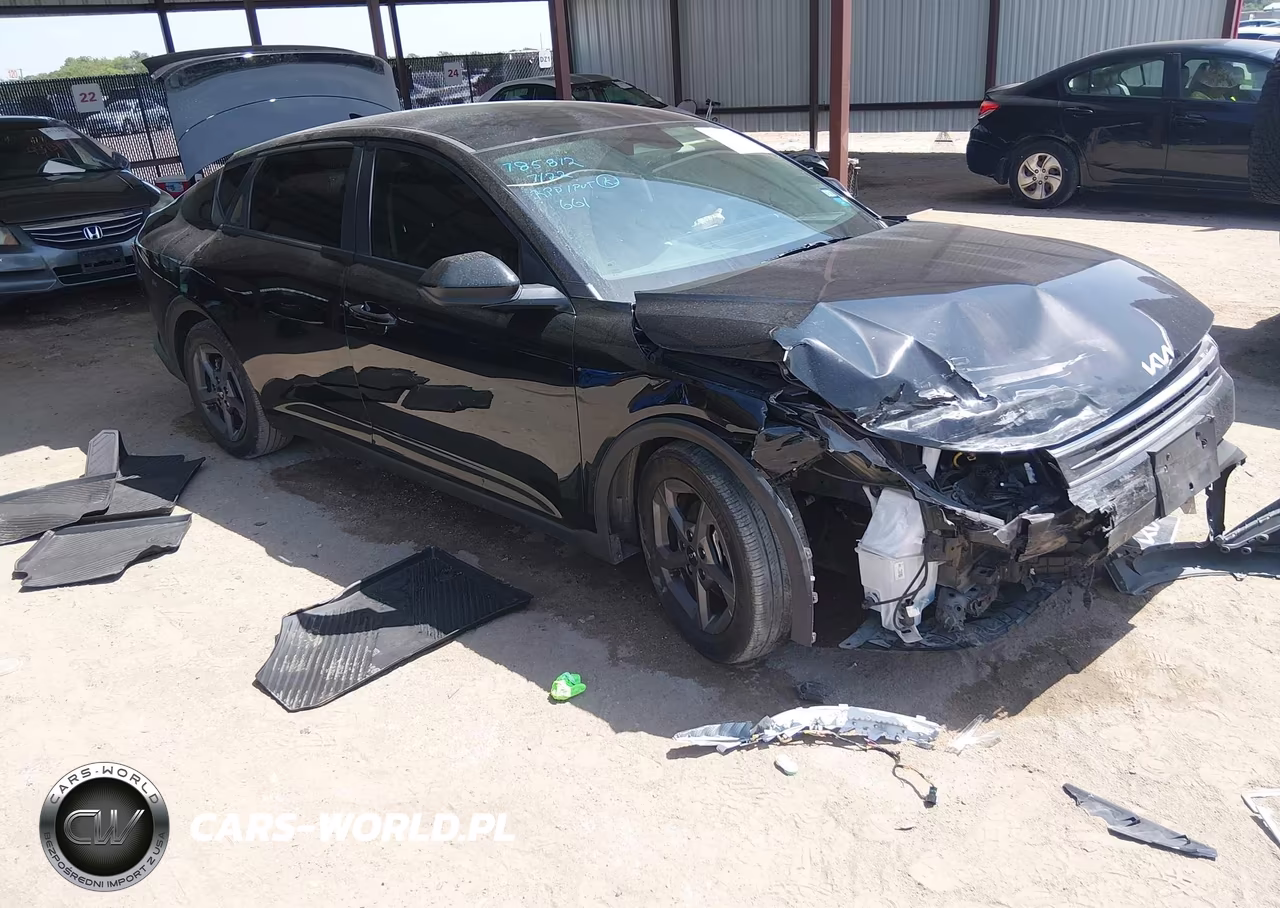 2025 Kia K4 Lxs VIN:3KPFT4DE6SE016812 - 1