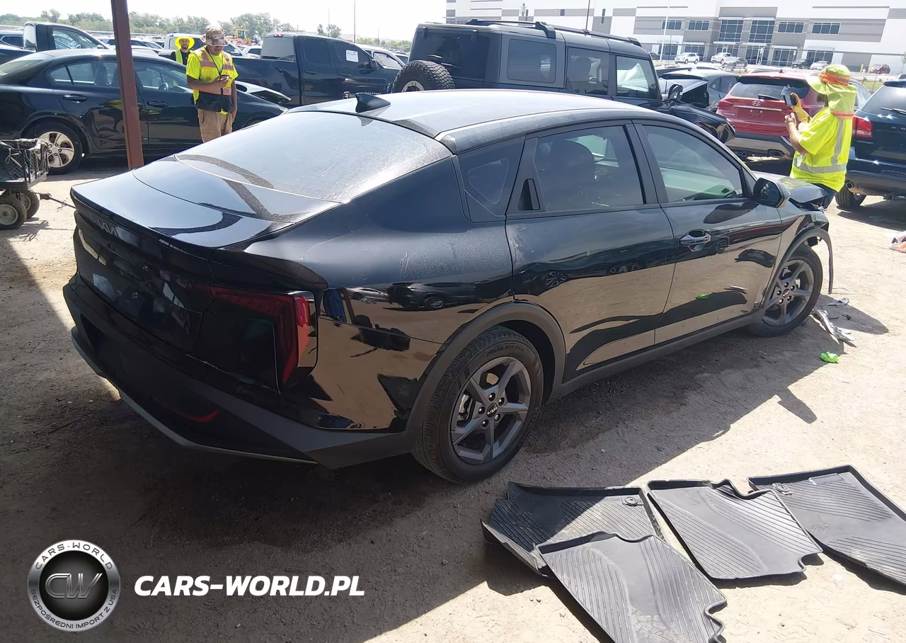 2025 Kia K4 Lxs VIN:3KPFT4DE6SE016812 - 4