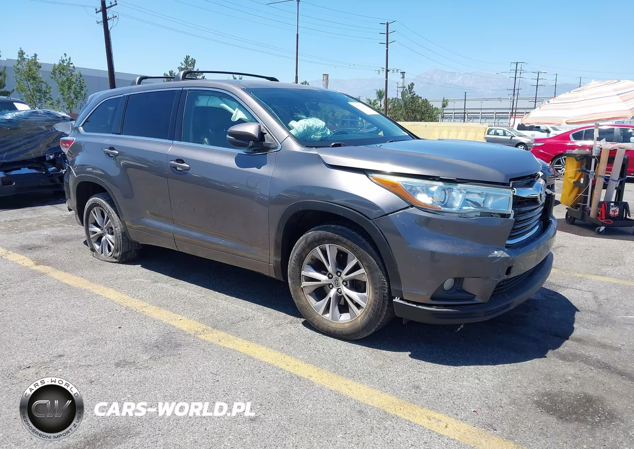 2015 Toyota Highlander Le Plus V6 – zdjęcie 1 z 17