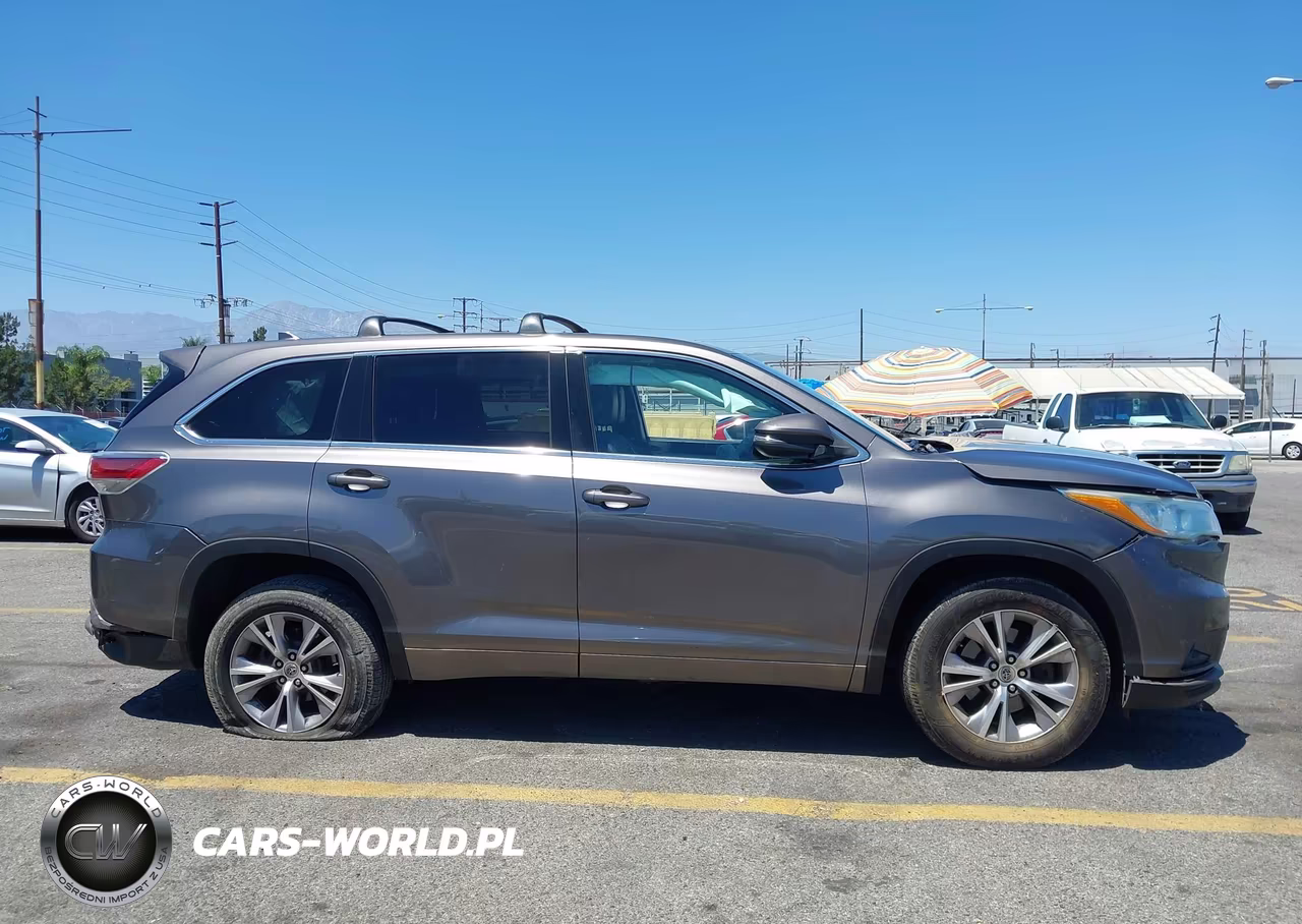 2015 Toyota Highlander Le Plus V6 VIN:5TDZKRFH5FS050207 - 14