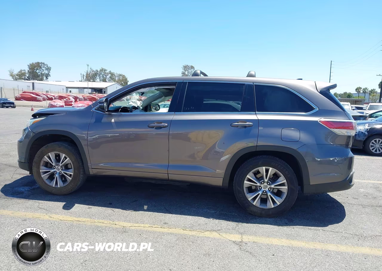 2015 Toyota Highlander Le Plus V6 VIN:5TDZKRFH5FS050207 - 15