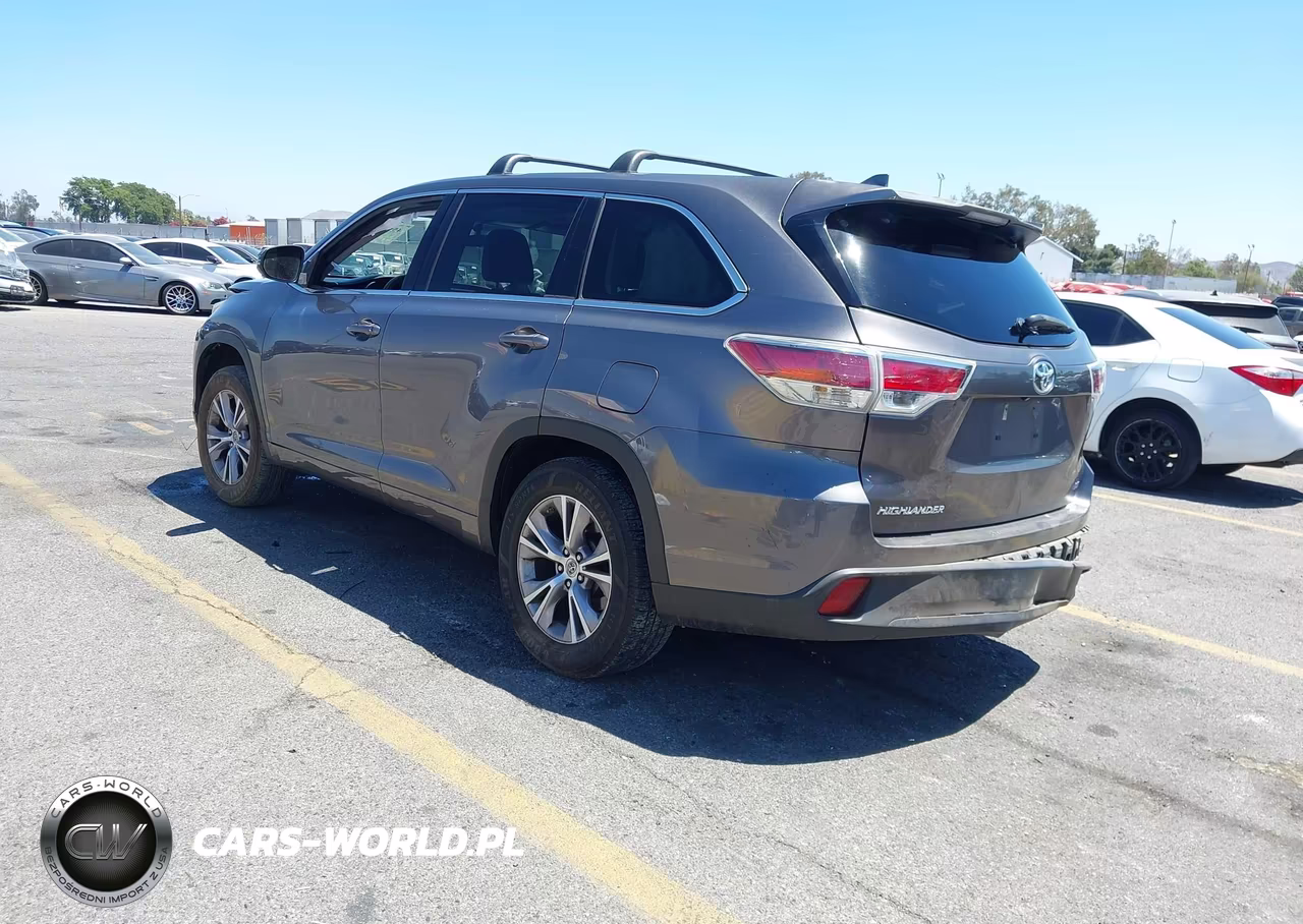 2015 Toyota Highlander Le Plus V6 VIN:5TDZKRFH5FS050207 - 3