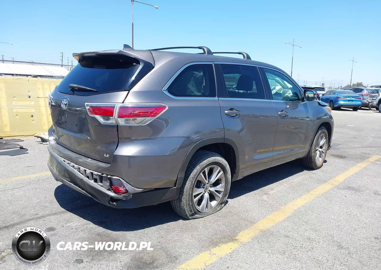 2015 Toyota Highlander Le Plus V6 VIN:5TDZKRFH5FS050207 - 4