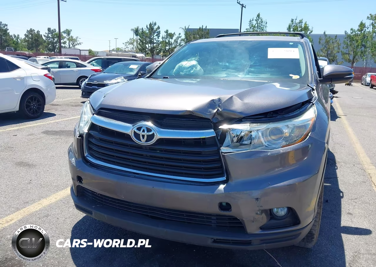 2015 Toyota Highlander Le Plus V6 VIN:5TDZKRFH5FS050207 - 6