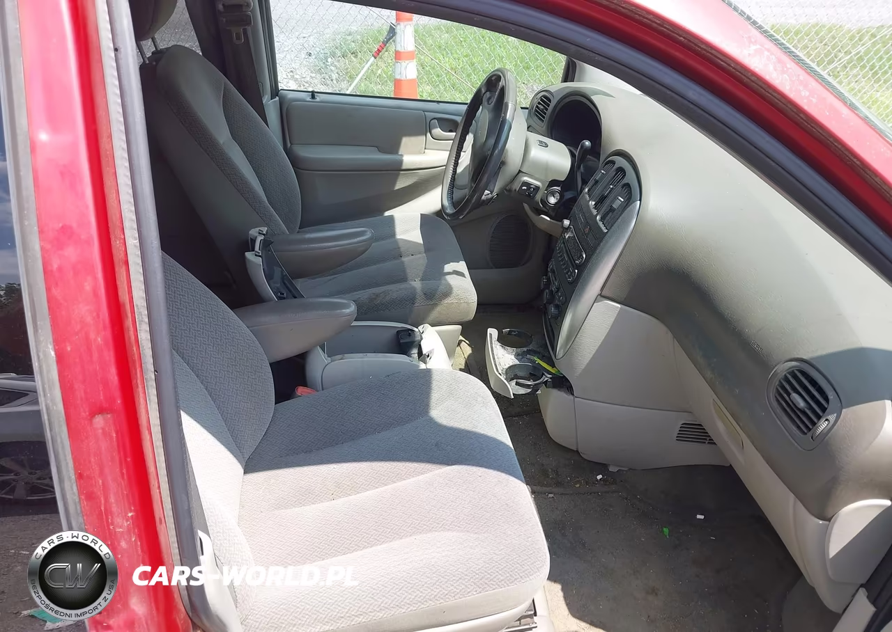 2005 Chrysler Town & Country Touring VIN:2C8GP54L85R504562 - 5