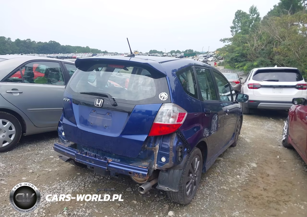 2012 Honda Fit Sport VIN:JHMGE8H59CC036401 - 4