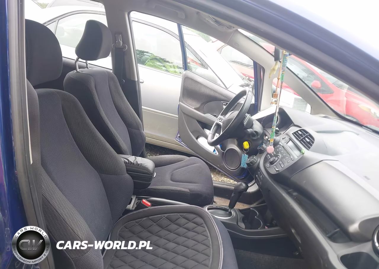2012 Honda Fit Sport VIN:JHMGE8H59CC036401 - 5