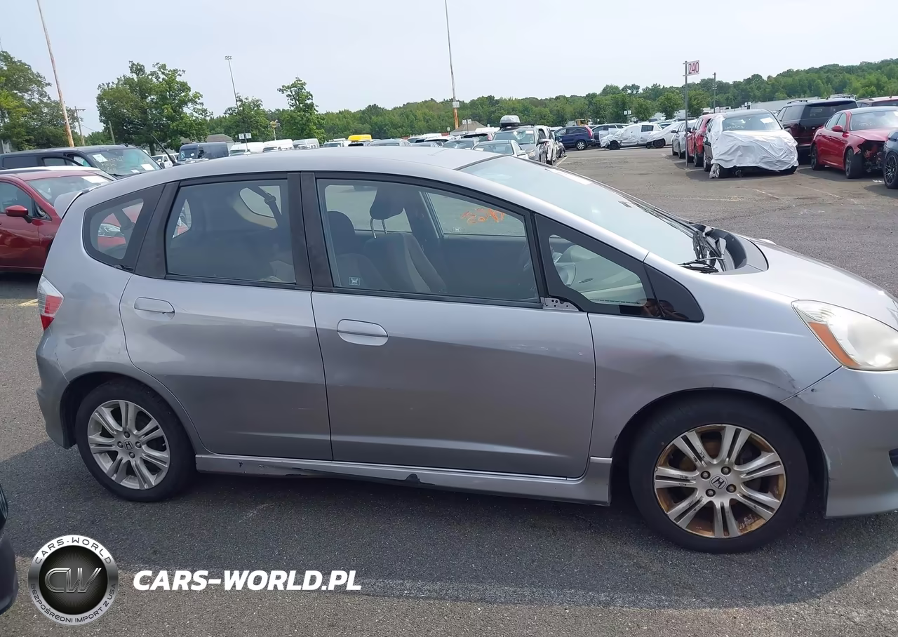 2010 Honda Fit Sport VIN:JHMGE8H41AC036428 - 13