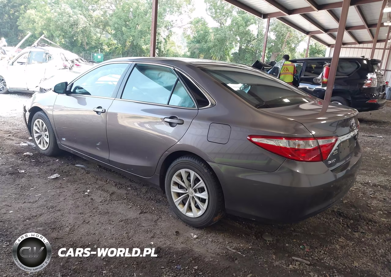 2015 Toyota Camry Le VIN:4T1BF1FK3FU949366 - 3