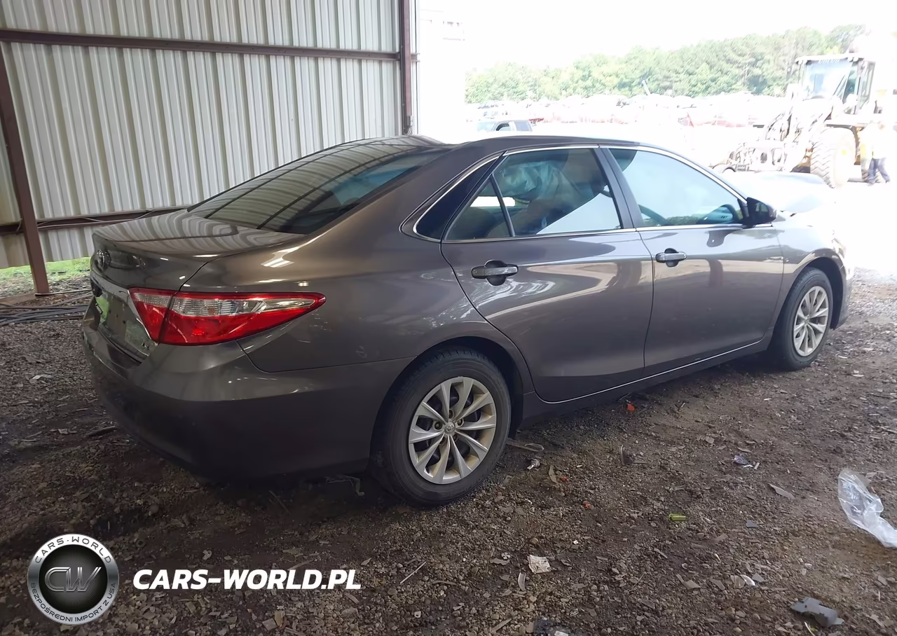 2015 Toyota Camry Le VIN:4T1BF1FK3FU949366 - 4