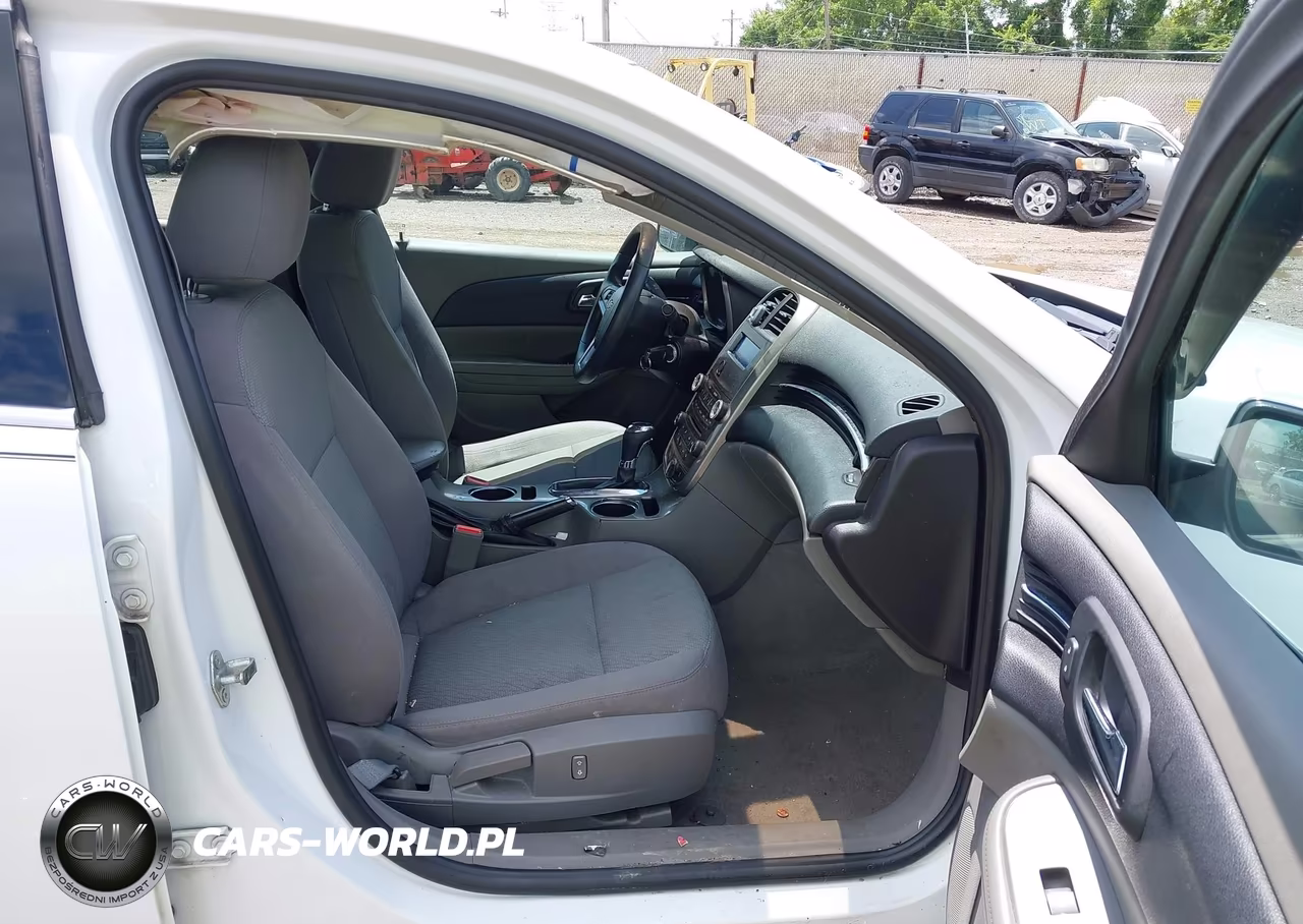 2014 Chevrolet Malibu 1Ls VIN:1G11B5SL1EF201597 - 5