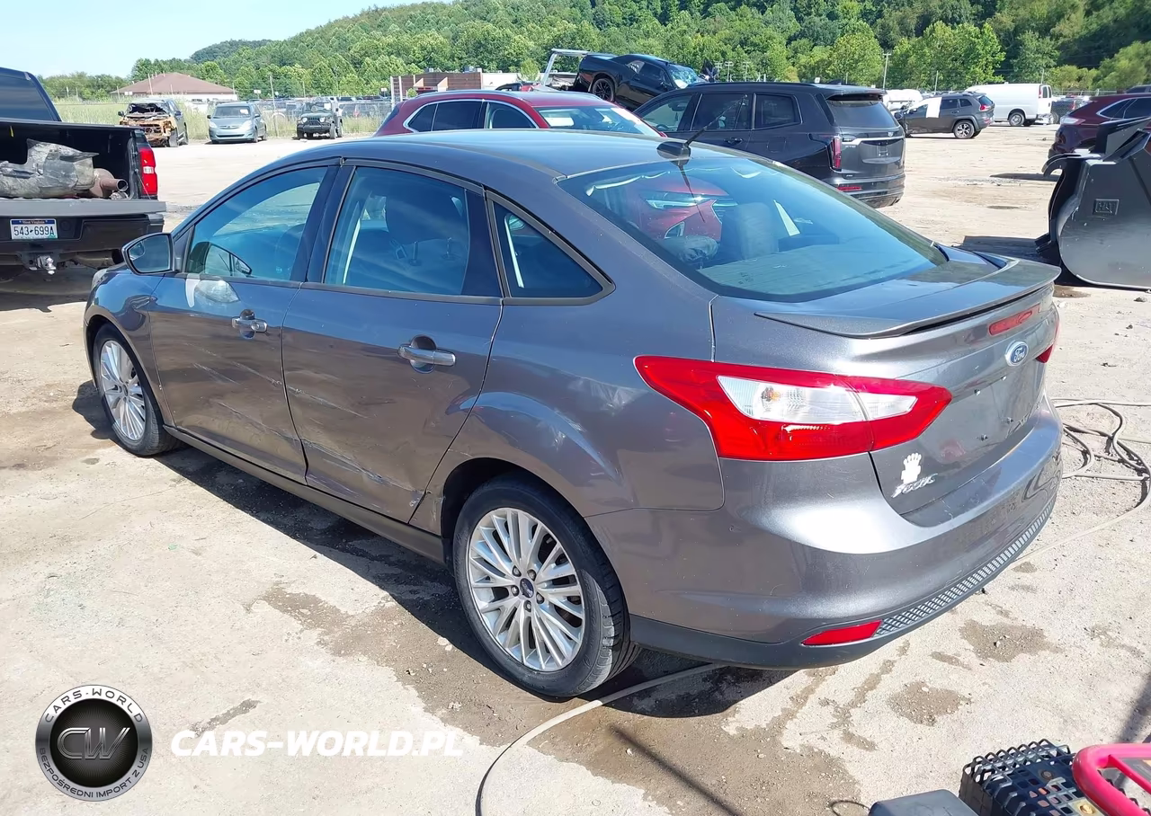 2012 Ford Focus Se VIN:1FAHP3F24CL413816 - 3
