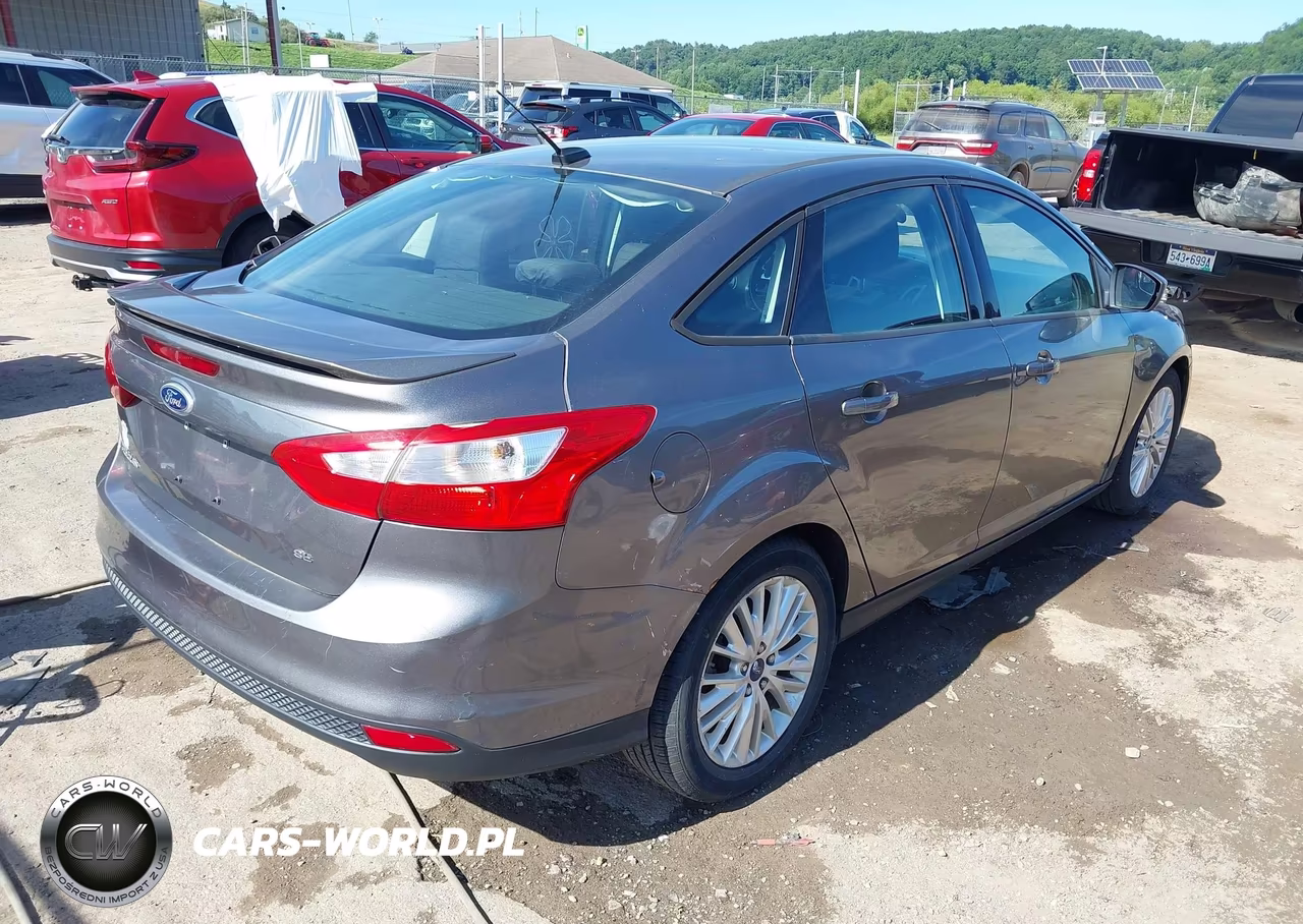 2012 Ford Focus Se VIN:1FAHP3F24CL413816 - 4