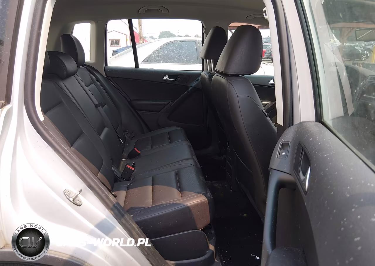 2016 Volkswagen Tiguan S VIN:WVGAV7AX5GW586448 - 8