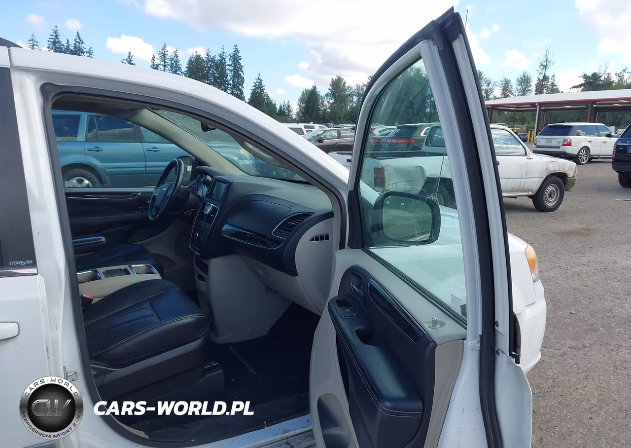 2014 Chrysler Town & Country Touring VIN:2C4RC1BG7ER211627 - 5