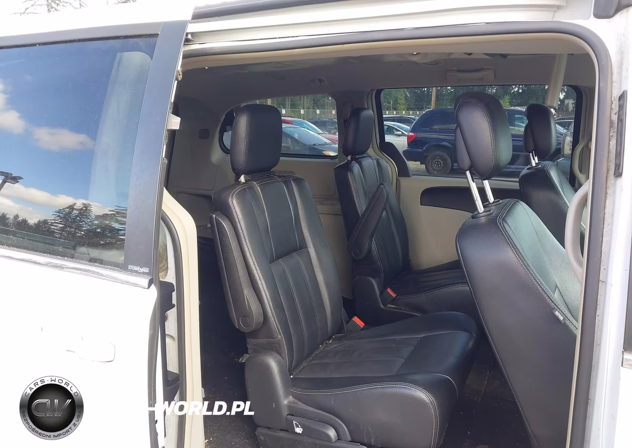2014 Chrysler Town & Country Touring VIN:2C4RC1BG7ER211627 - 8