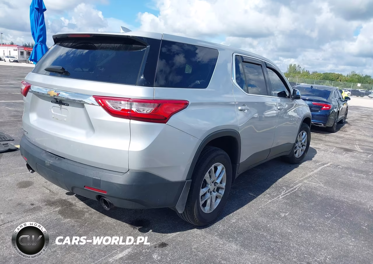 2018 Chevrolet Traverse Ls VIN:1GNERFKW3JJ109796 - 4