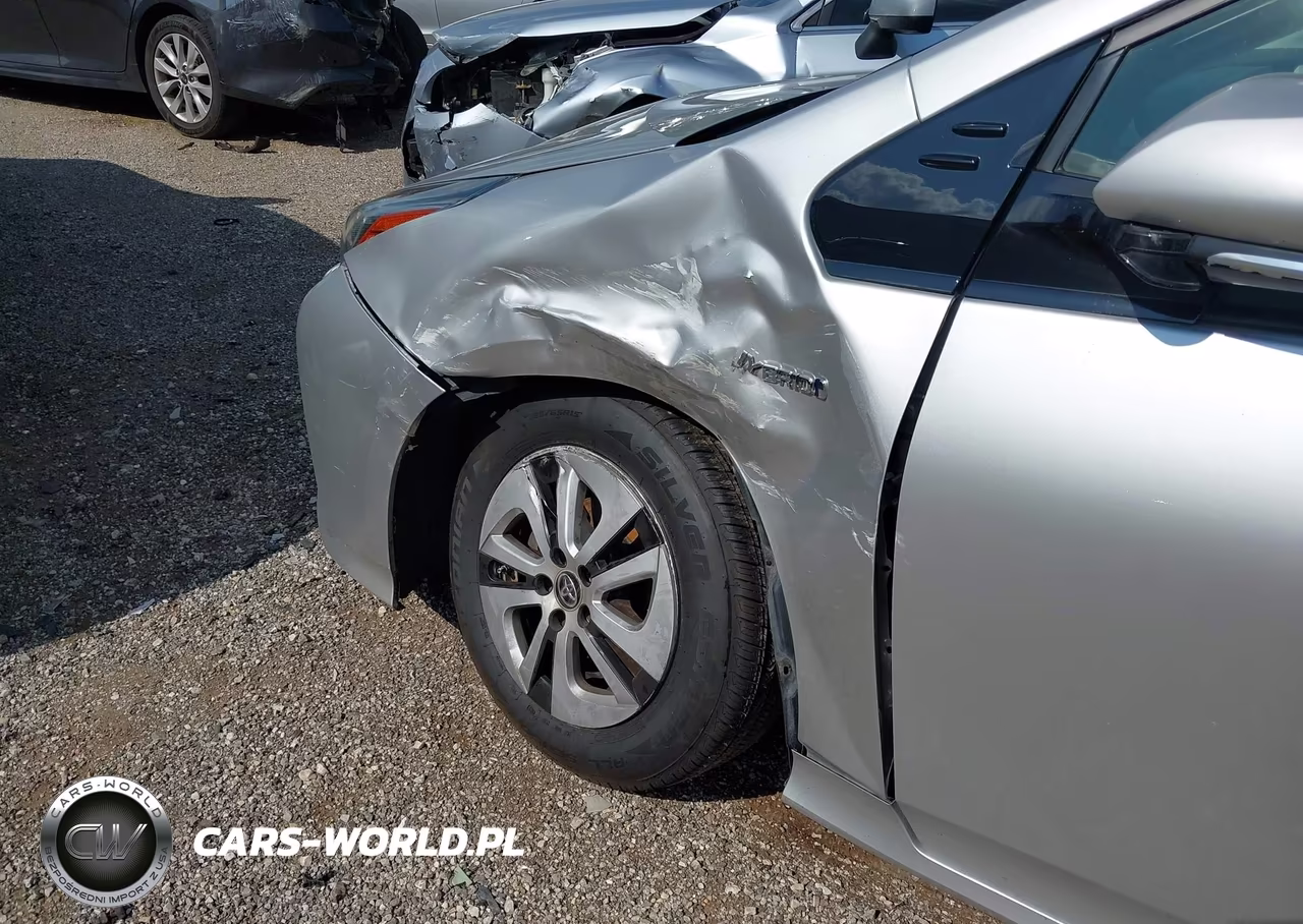 2018 Toyota Prius Two Eco VIN:JTDKARFU4J3545428 - 6