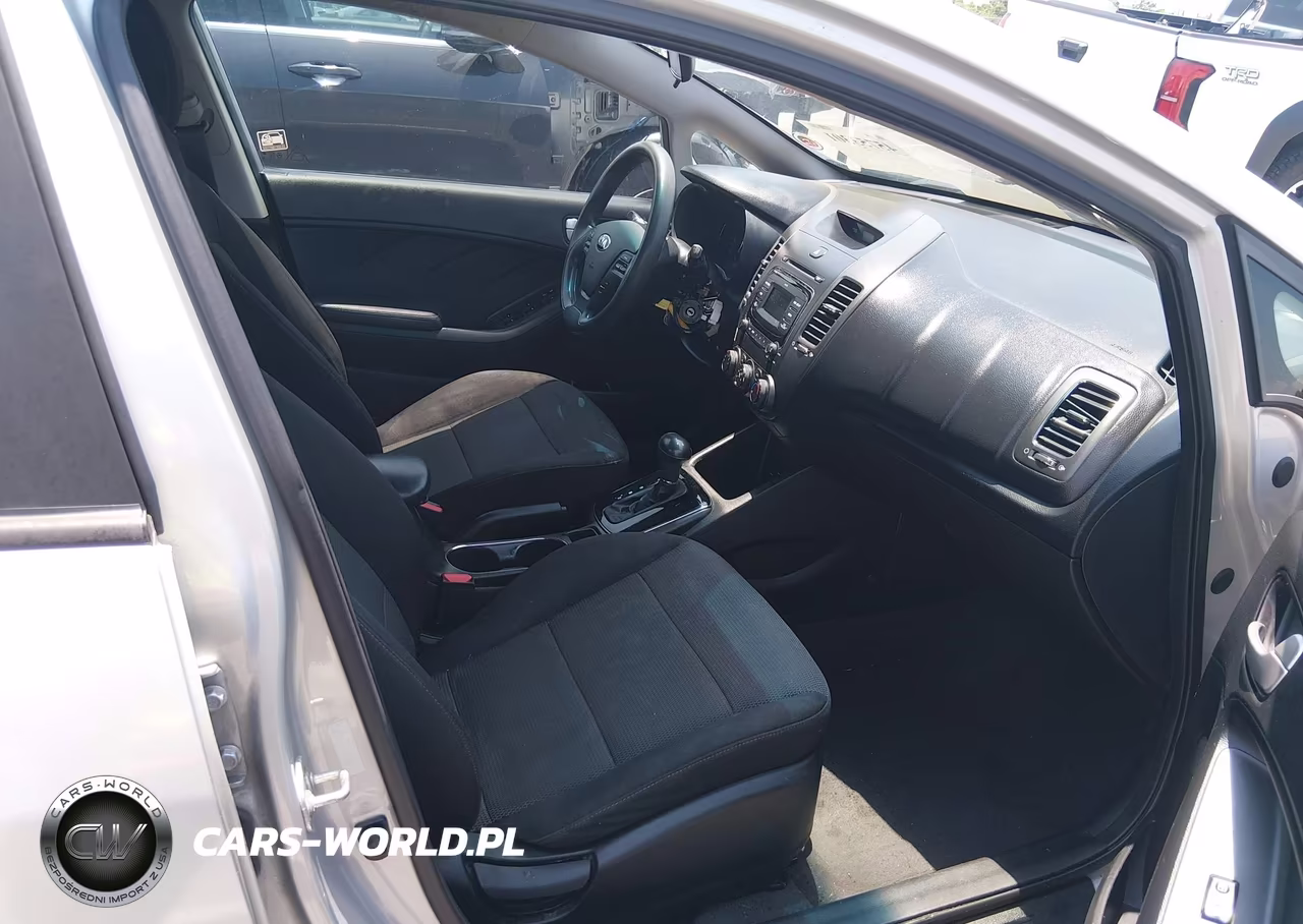 2018 Kia Forte Lx VIN:3KPFK4A76JE218573 - 5