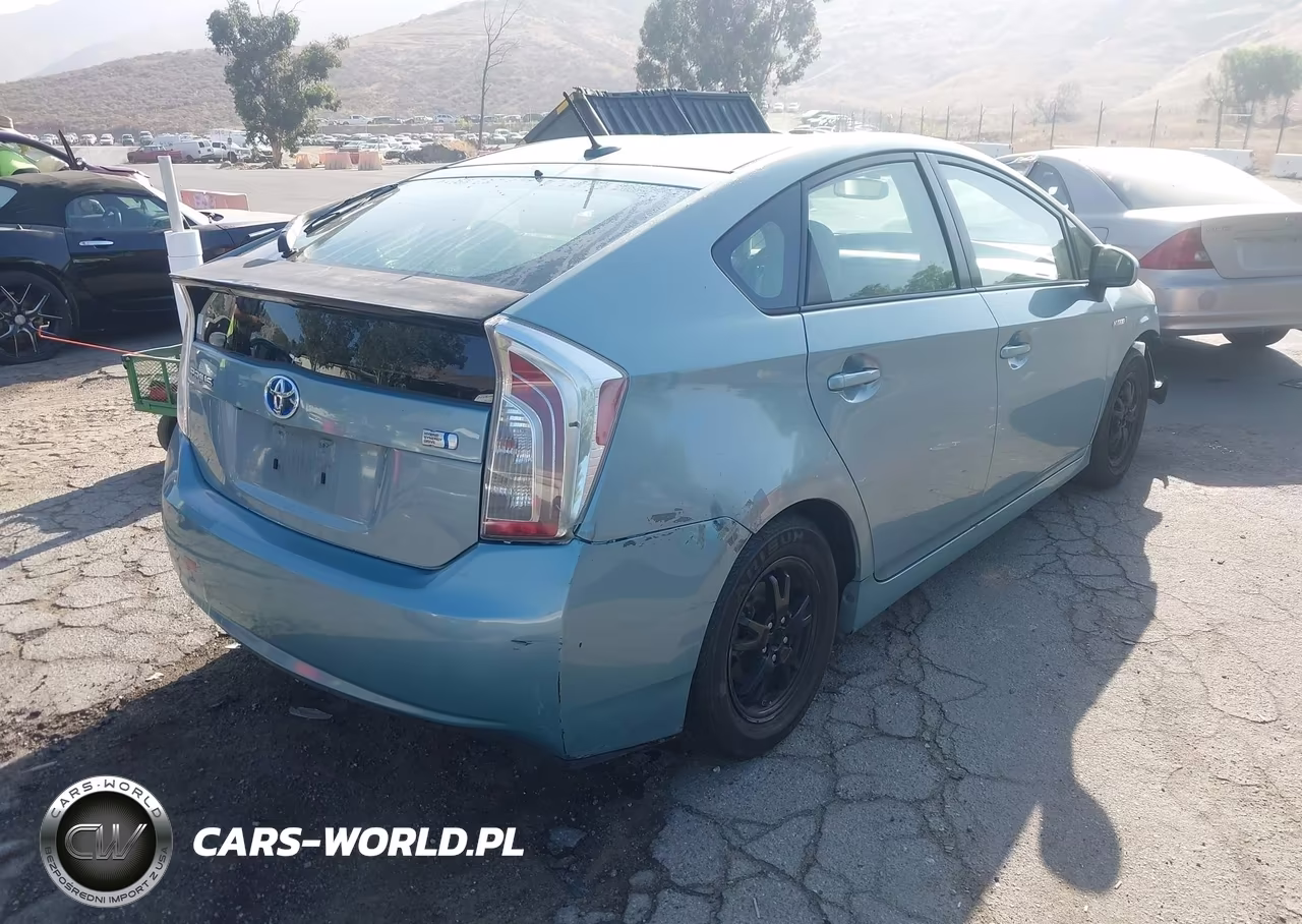 2013 Toyota Prius Four VIN:JTDKN3DU0D5649136 - 4