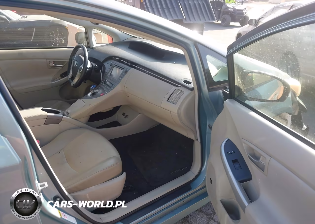 2013 Toyota Prius Four VIN:JTDKN3DU0D5649136 - 5