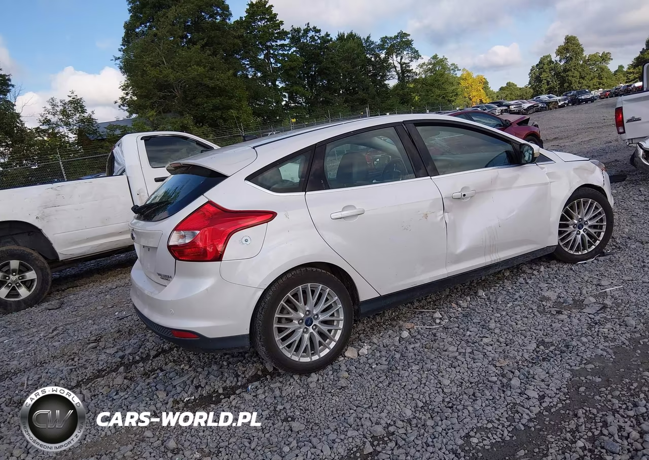 2013 Ford Focus Titanium VIN:1FADP3N29DL259430 - 4
