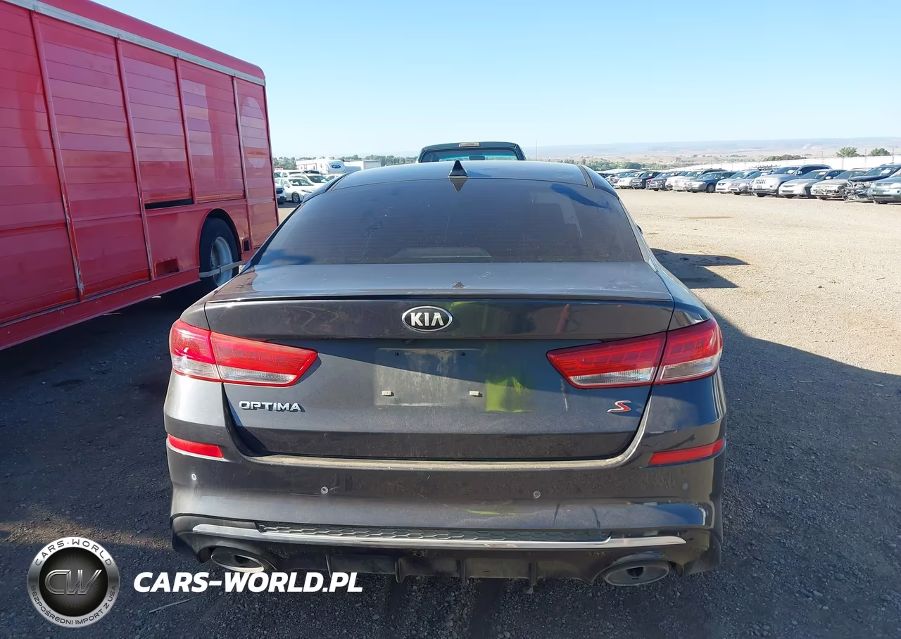 2019 Kia Optima S VIN:5XXGT4L32KG295607 - 16