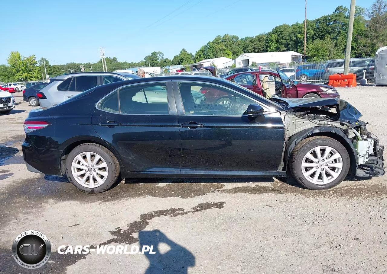 2018 Toyota Camry Le VIN:JTNB11HK8J3030442 - 13