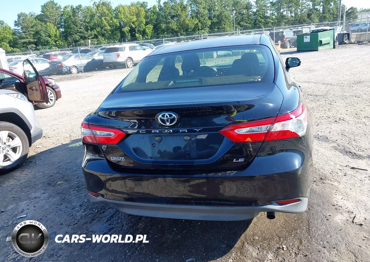 2018 Toyota Camry Le VIN:JTNB11HK8J3030442 - 16