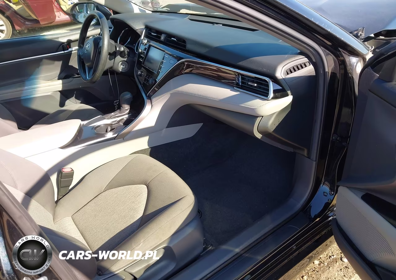 2018 Toyota Camry Le VIN:JTNB11HK8J3030442 - 5