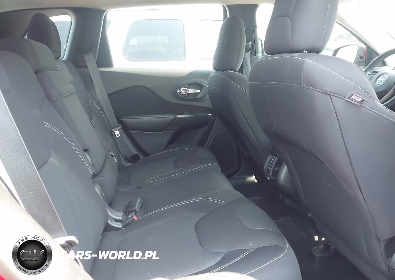 2016 Jeep Cherokee Latitude VIN:1C4PJMCB2GW359938 - 8