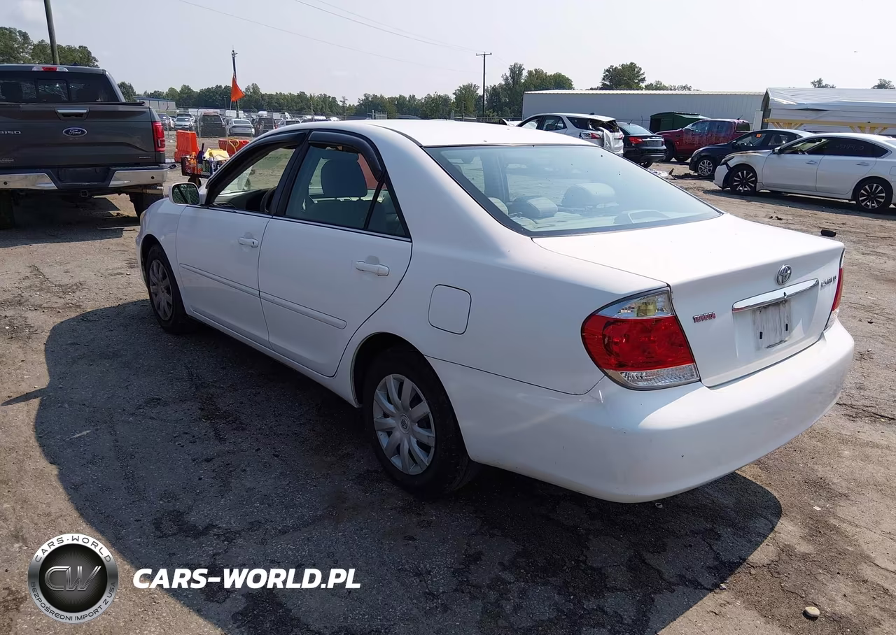 2005 Toyota Camry Le VIN:4T1BE30K55U547970 - 3