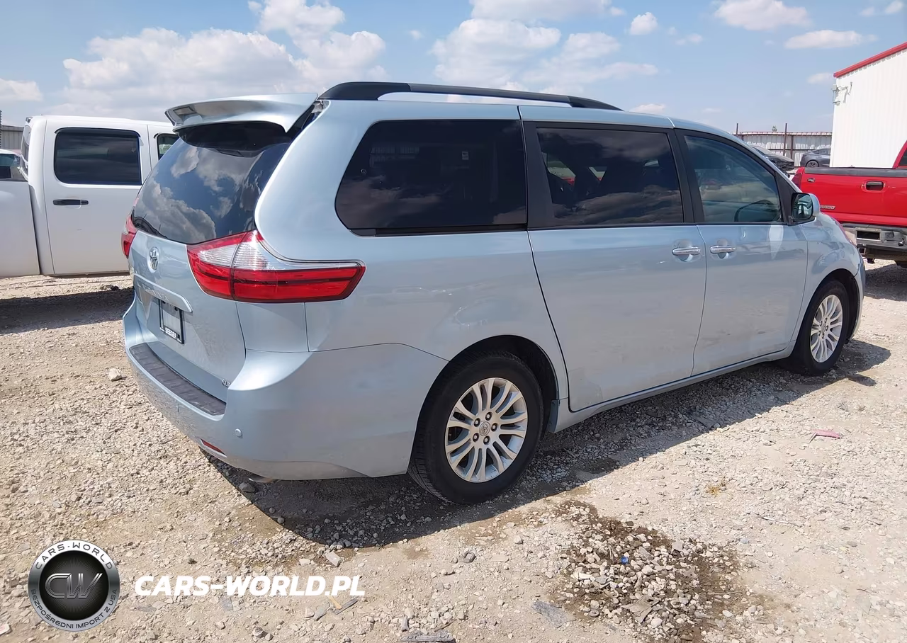 2017 Toyota Sienna Xle 8 Passenger VIN:5TDYZ3DC9HS781706 - 4
