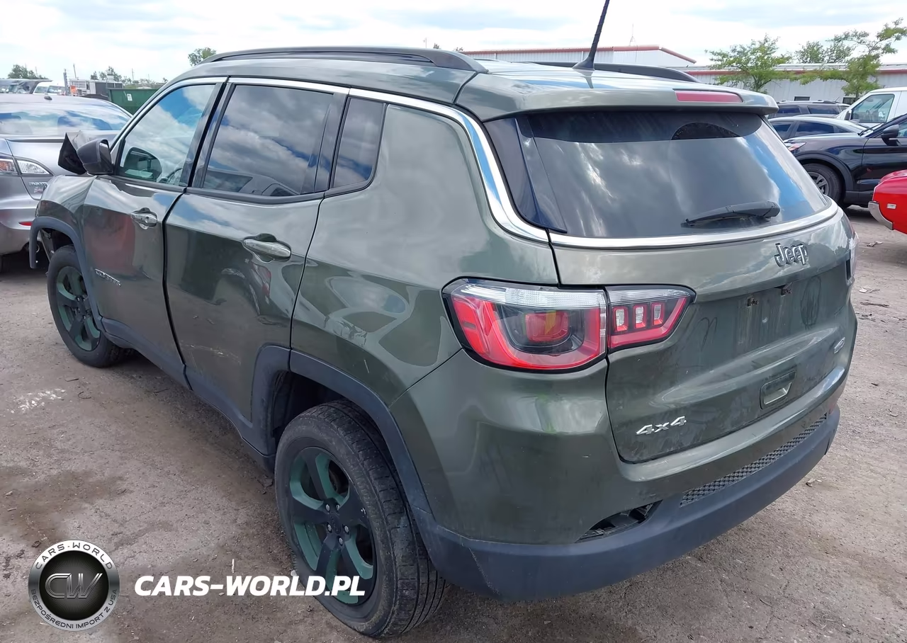 2018 Jeep Compass Latitude 4X4 VIN:3C4NJDBB8JT423082 - 3
