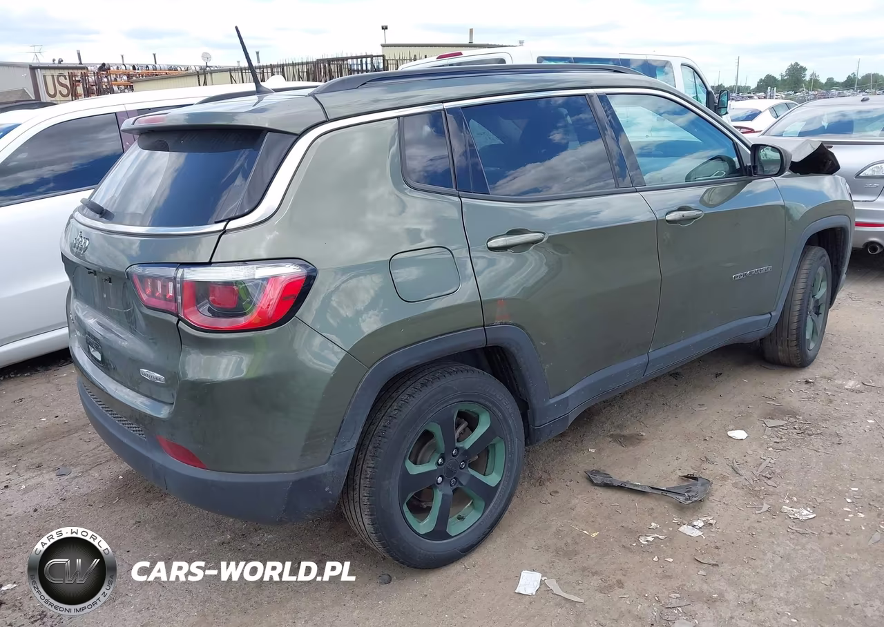 2018 Jeep Compass Latitude 4X4 VIN:3C4NJDBB8JT423082 - 4