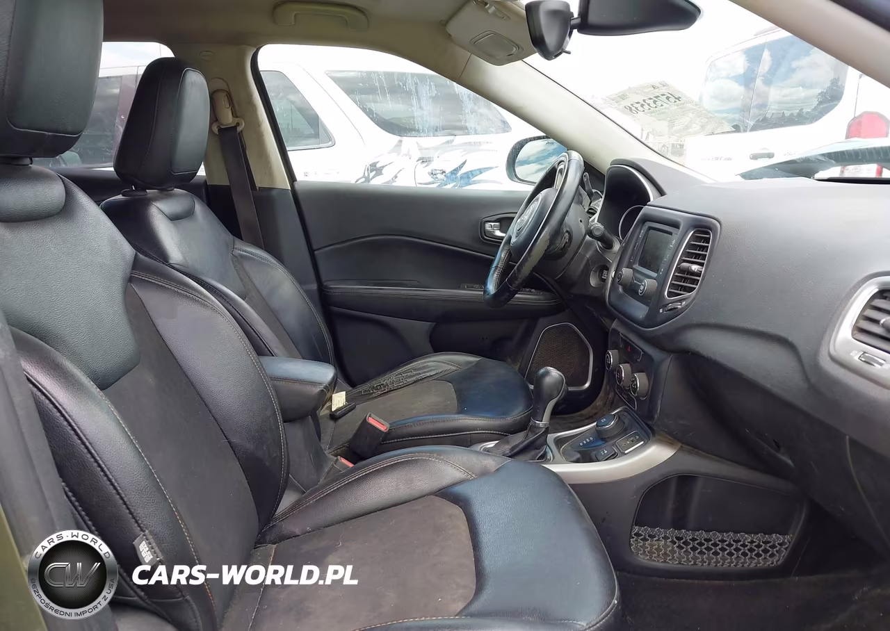 2018 Jeep Compass Latitude 4X4 VIN:3C4NJDBB8JT423082 - 5