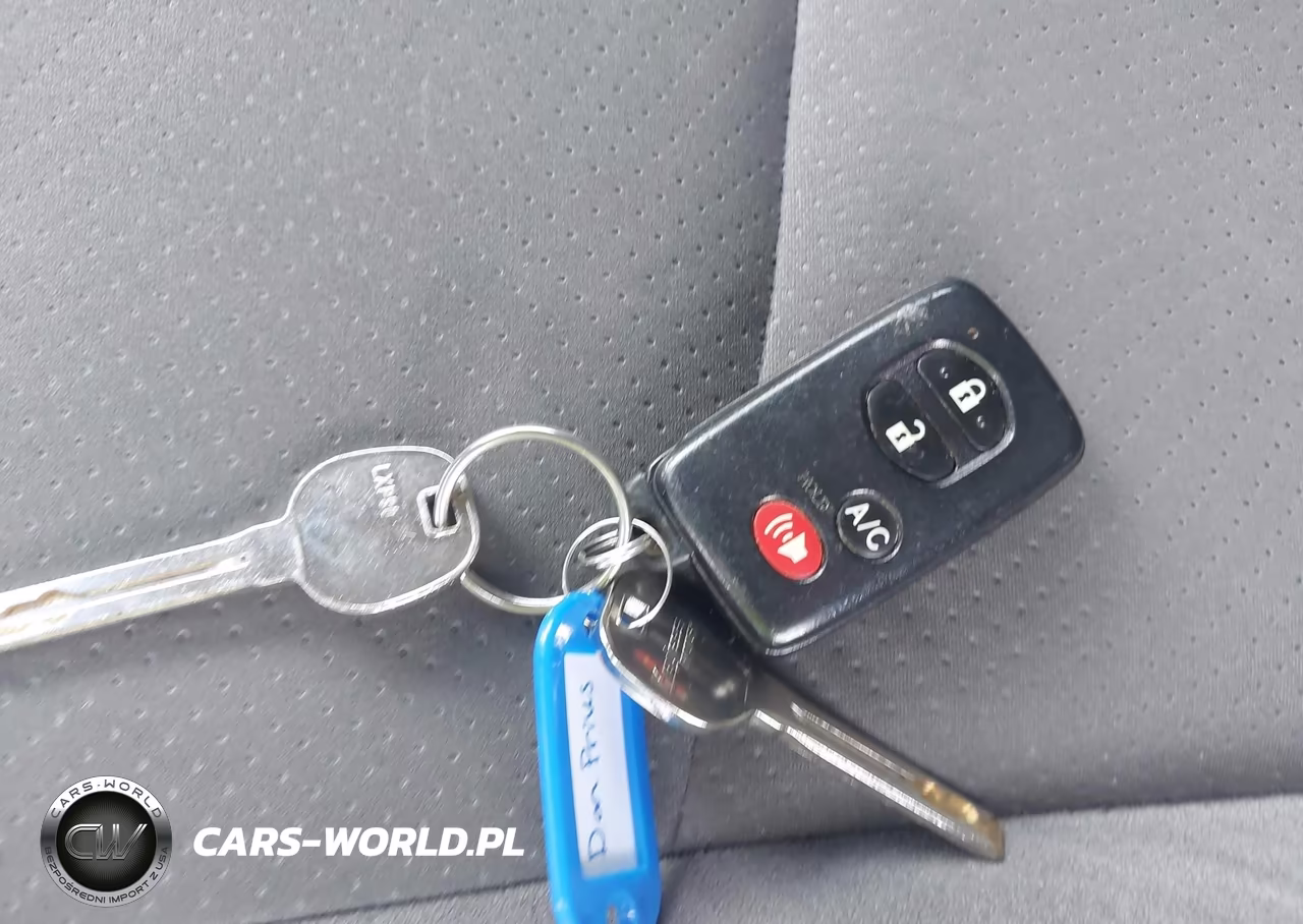 2013 Toyota Prius Plug-In VIN:JTDKN3DP5D3038945 - 11